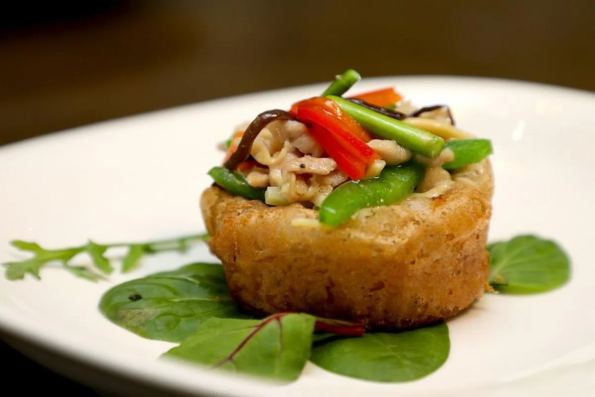 佛钵飘香是许国威当年提婚的菜肴。（档案照片）