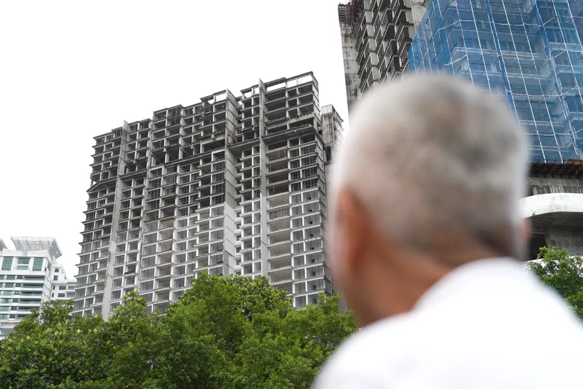 帝景湾项目原本完成约六成工程，却在疫情后停摆成烂尾楼。（视频截图）