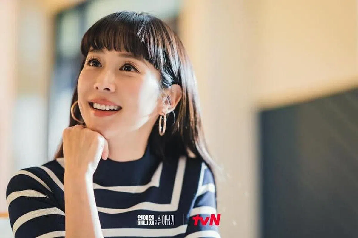 首集登场的曹如晶，带出女艺人如何面对年龄问题。（互联网）