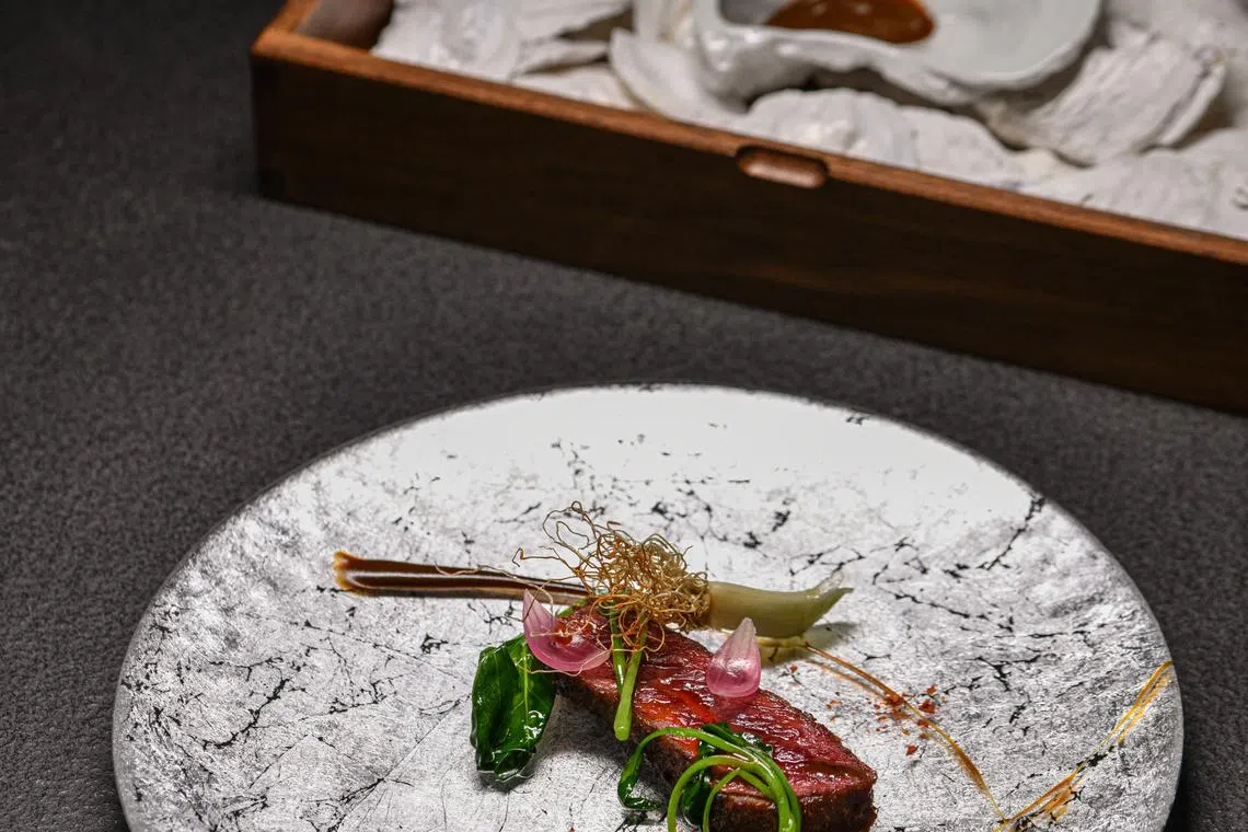 刘禾森注重研究鲜味，这道蚝与牛是代表菜之一，自制浓缩蚝油画龙点睛。（餐馆提供）