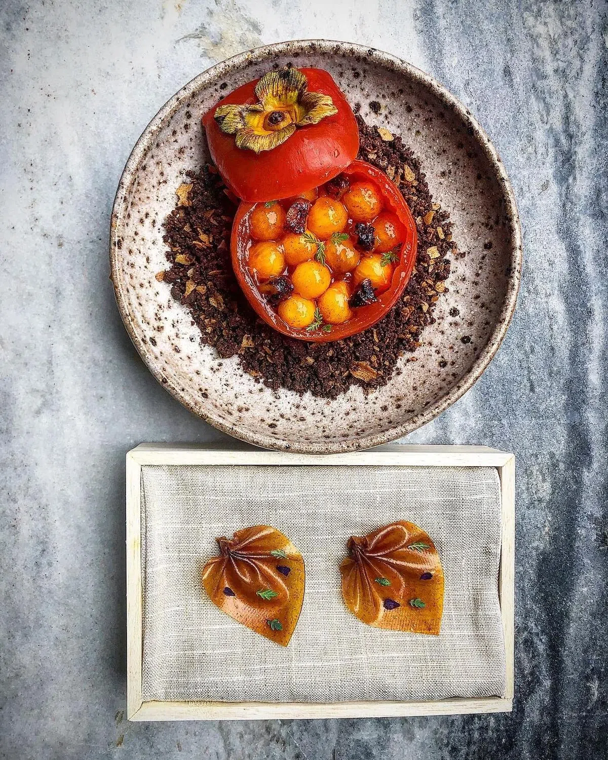 Lolla餐馆今年首次入选排名第75名，图为主厨施玉安以柿子为主角的菜品。（照片由餐馆提供）