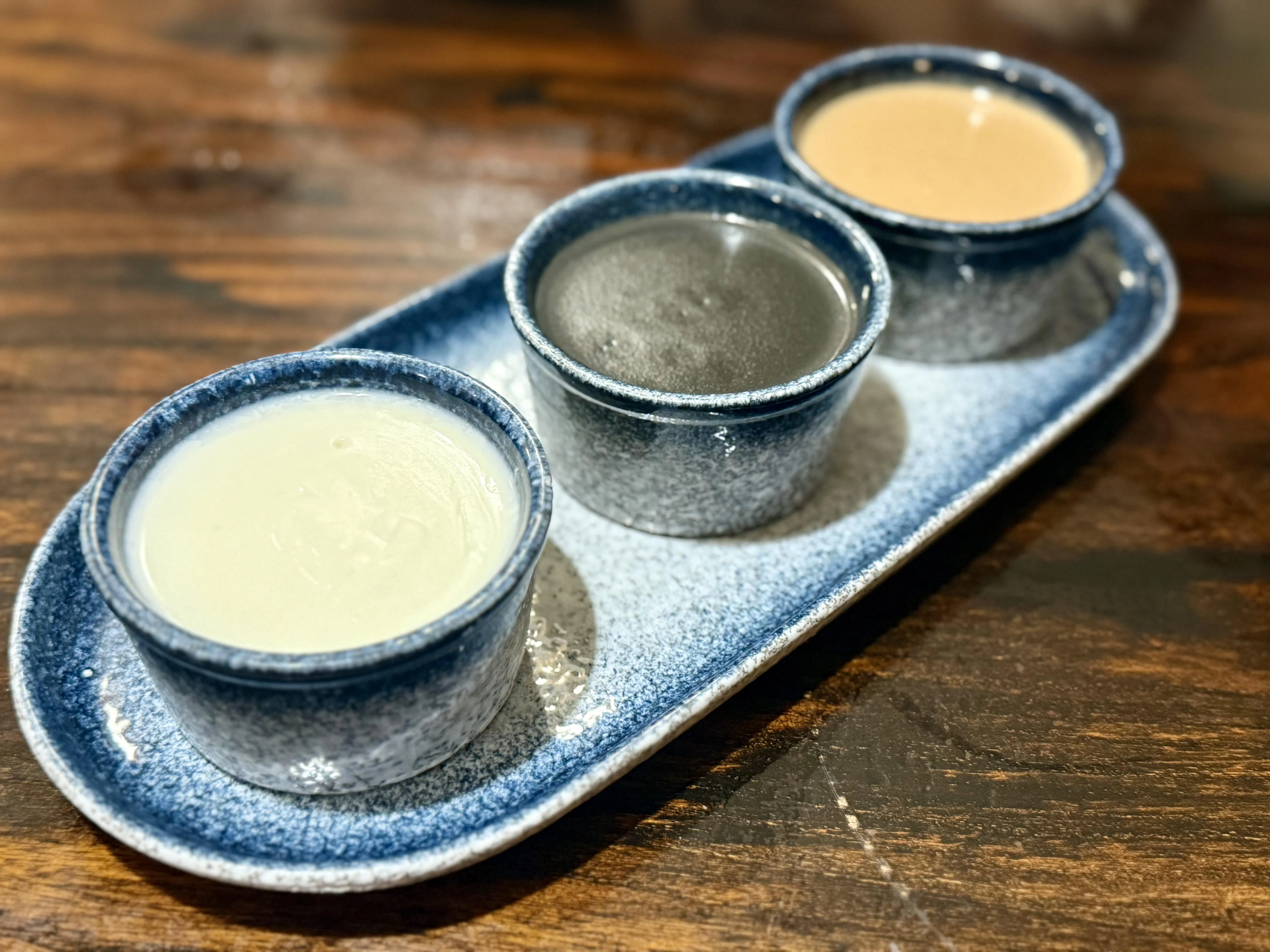 招牌“三拼”有杏仁糊（左起）、芝麻糊、核桃糊。（叶晓虹摄）