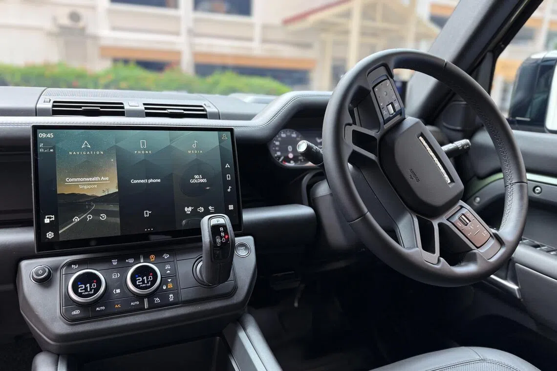 Defender中控屏扩大至13.1英寸，操作反应更流畅，界面逻辑更清晰。（吴庆康摄）