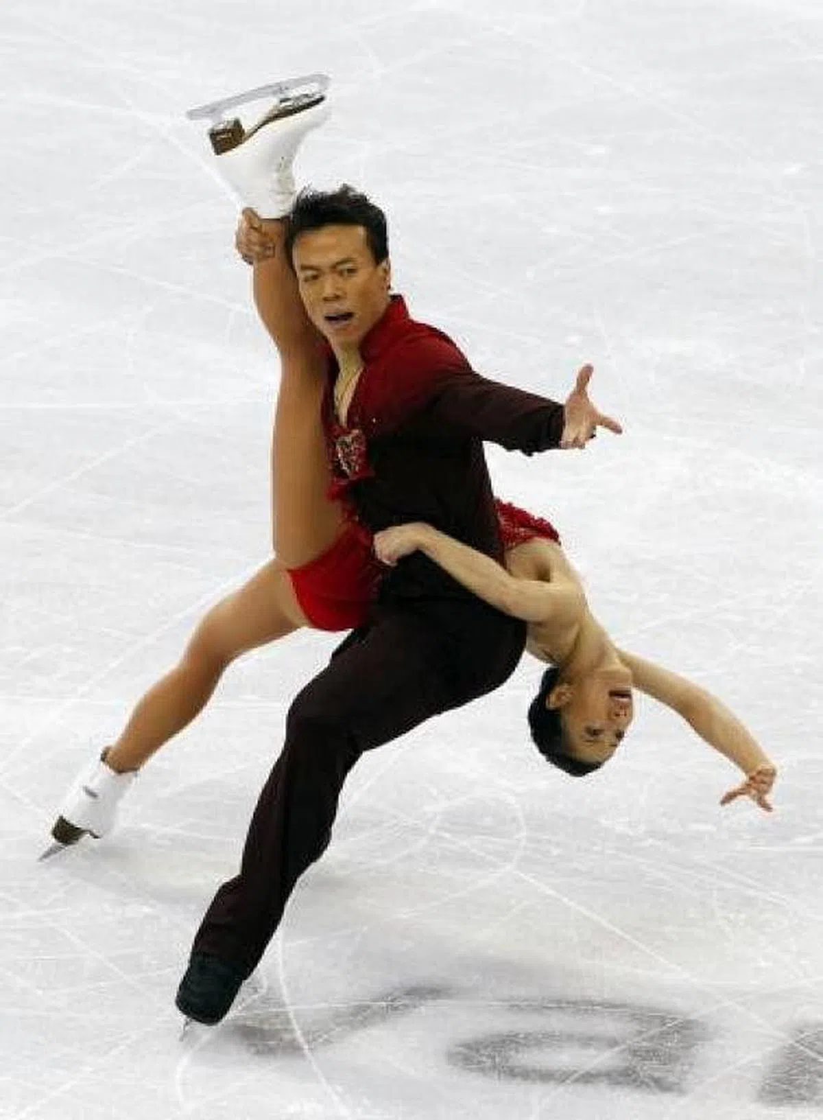 中国运动员申雪和赵宏博曾担任韩国平昌申奥大使。（路透社）