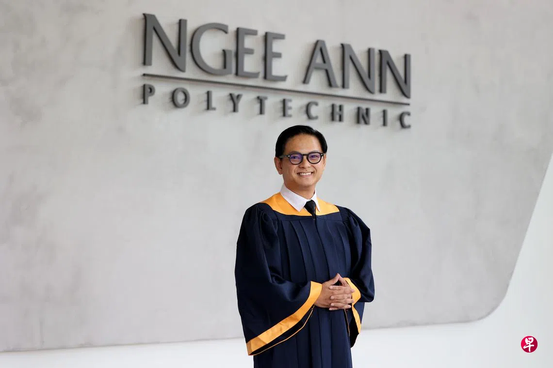 52岁周崇庆义安理工学院毕业获国大中文系录取| 联合早报