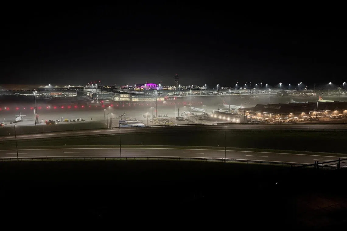 10月3日，德国慕尼黑机场因多次发现无人机暂停运营，近3000名旅客受到影响。（路透社）