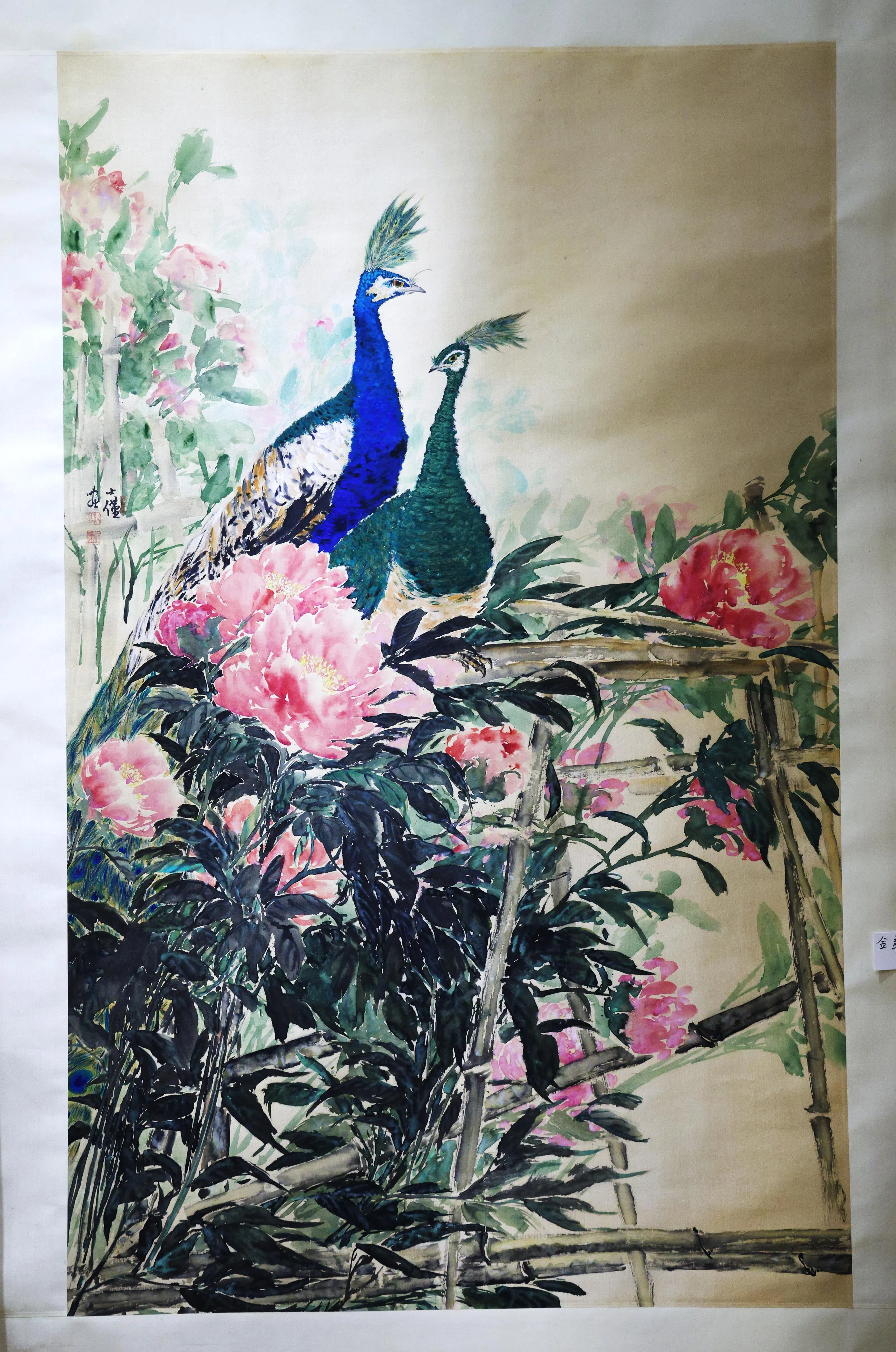 陈士仅的绢本花鸟水墨画。（陈渊庄摄）