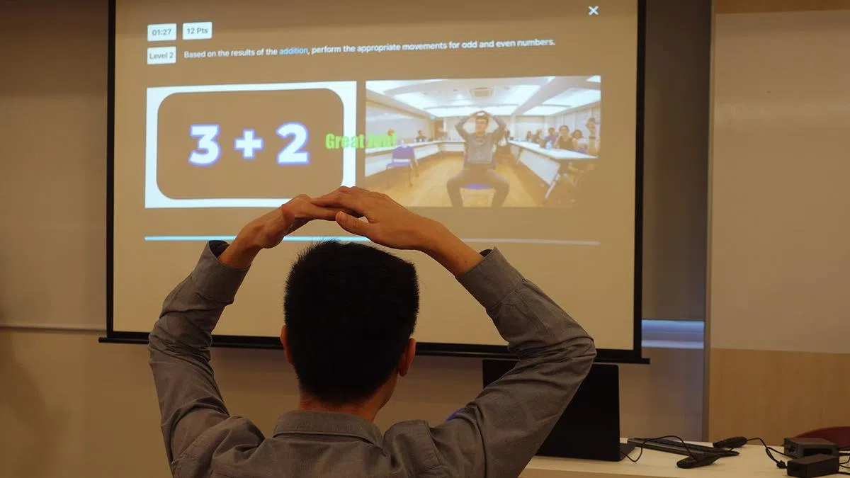 “Brain Health Playground”专为年长轻度认知障碍或早期失智症患者设计，通过一系列益智游戏训练大脑，提升认知能力。（新加坡保健服务集团综合诊疗所提供）