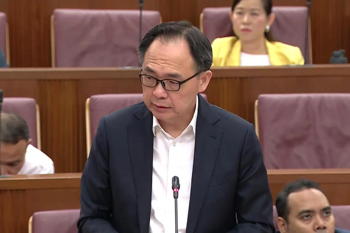 武吉班让区议员连荣华提问，公务员发现潜在高风险情况时，是否有可以提出担忧的渠道，并取得管理层关注。（gov.sg视频截图）