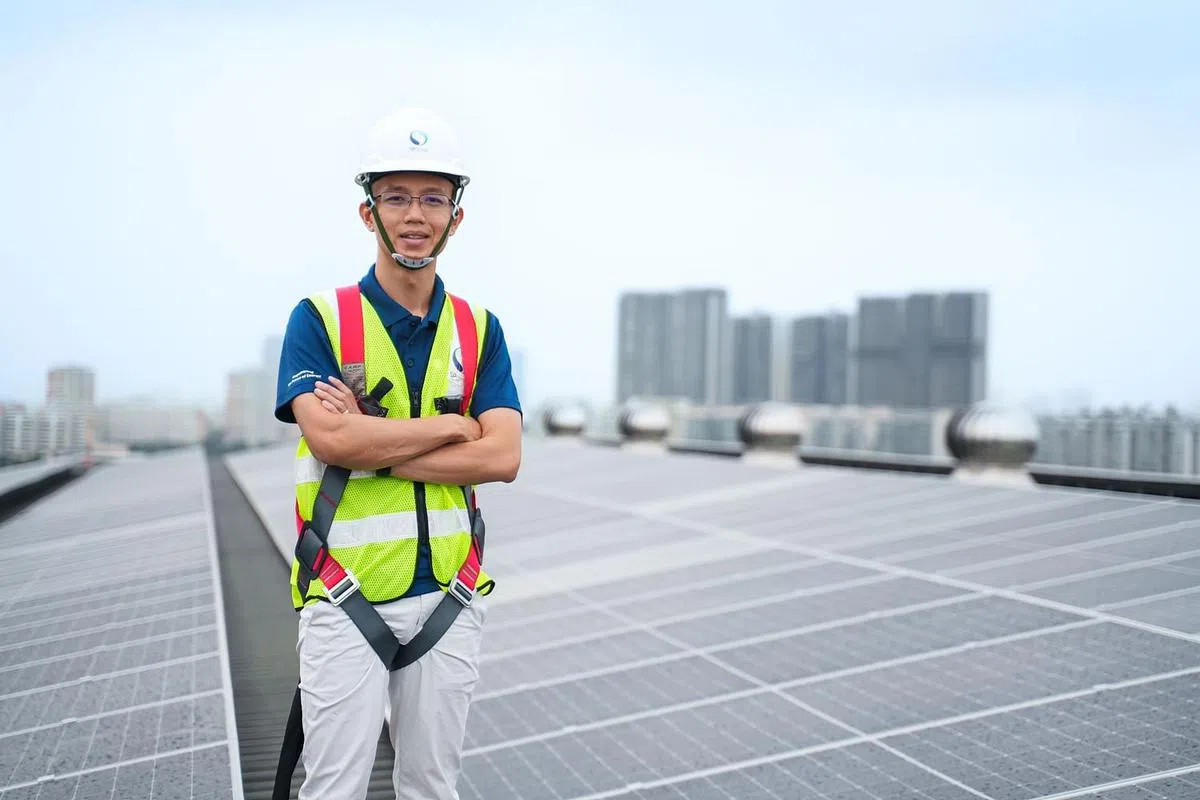 黎学林认为，太阳能板将出现在本地所有合适的平面空间是可以预见。（图/新加坡能源集团）