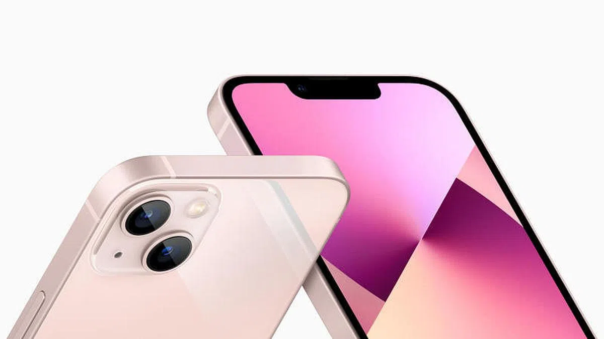 苹果iPhone 13和iPhone 13 mini双摄像镜头的布局经过重新设计，镜头呈对角排列。（苹果提供）