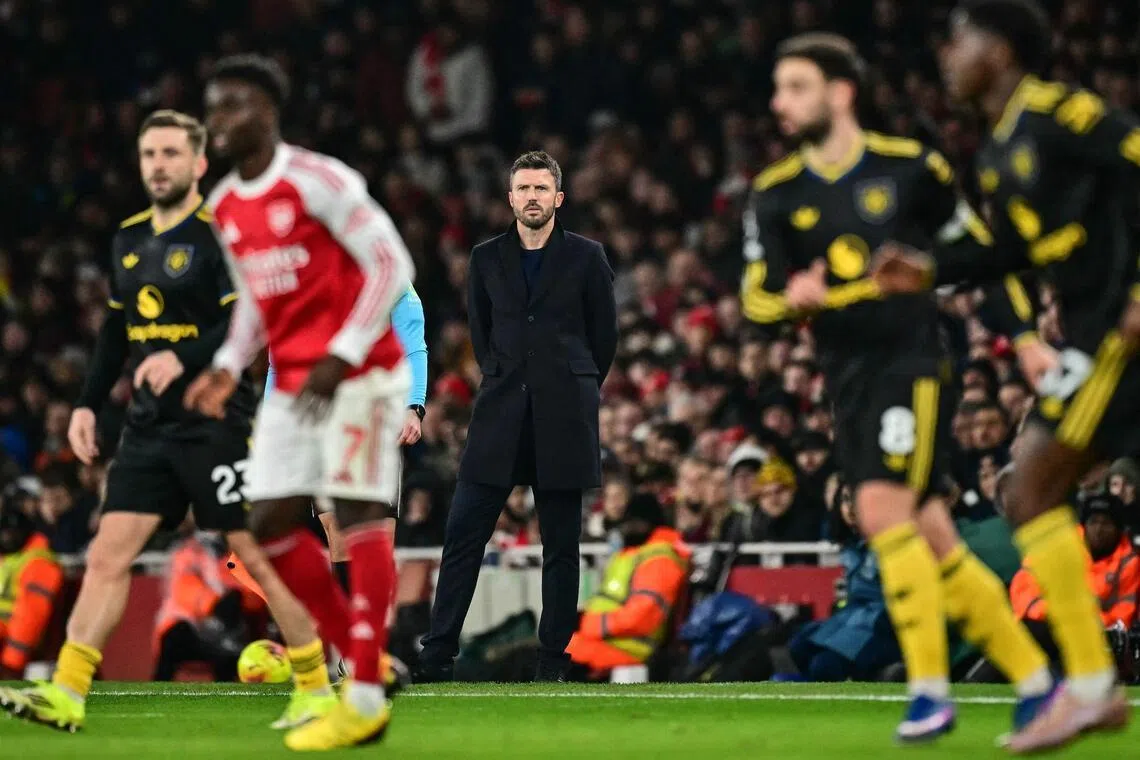 比起阿莫林，卡里克（中）更注重让球员在最擅长的位置踢球，更加灵活变通。（法新社）