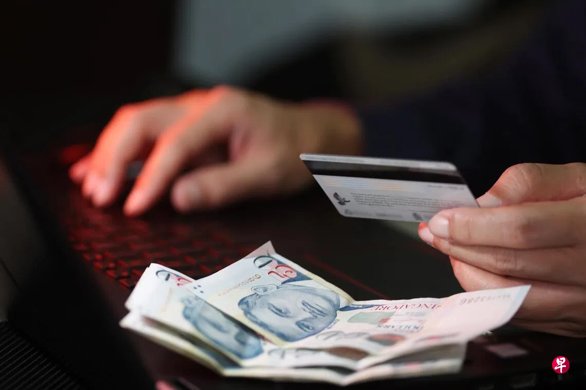 中国夫妻入境行骗伪造转账截图还用假金戒| 联合早报