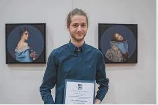 卢森堡画家杰夫·迪施伯格抄袭的油画在施特拉森文化中心双年展展出并获奖。（互联网）