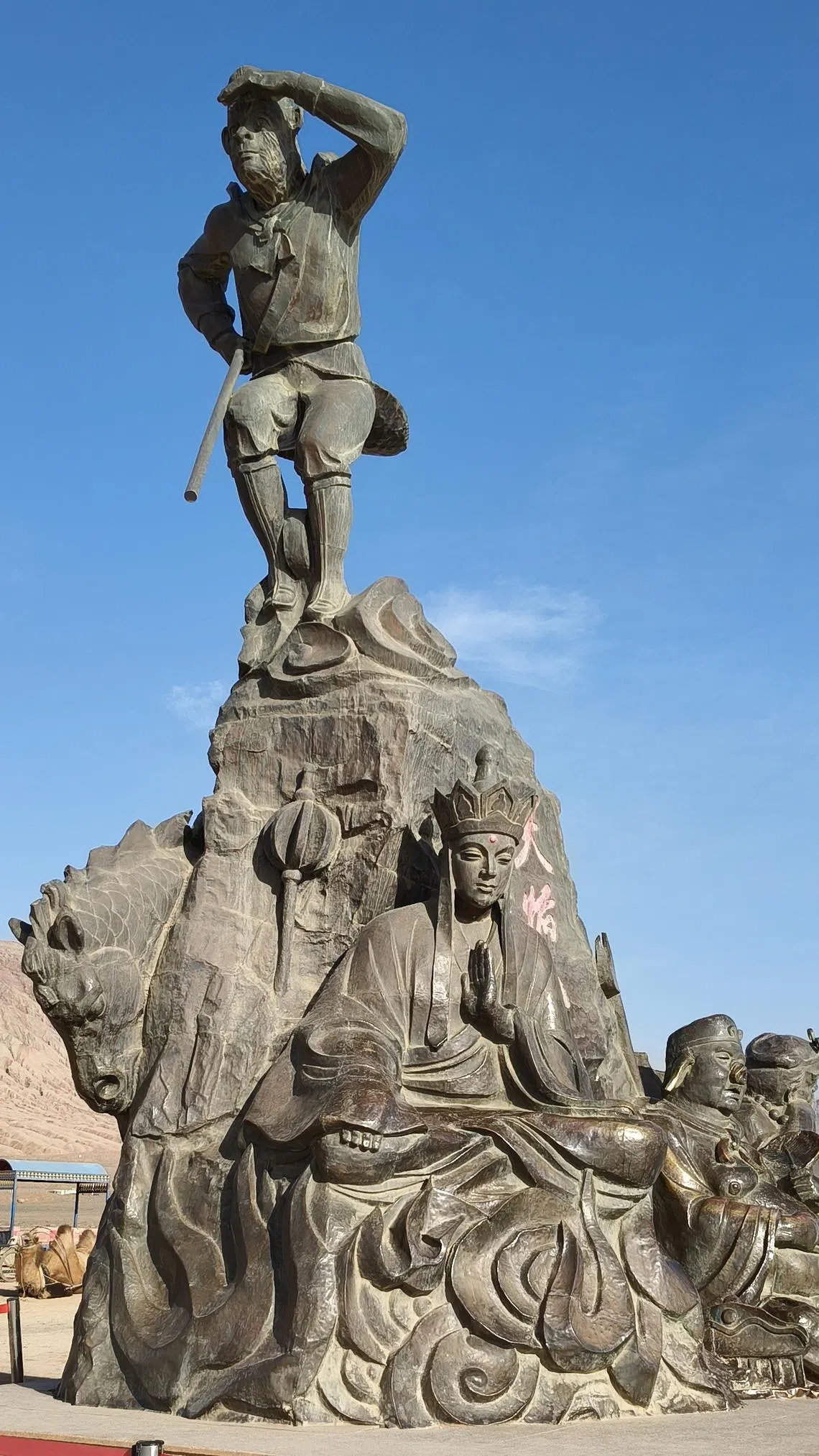 《西游记》主题塑像，有铁扇公主、牛魔王、唐僧、齐天大圣等。