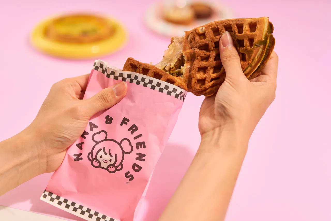 麻糬华夫饼，可搭配开心果榛果酱或抹茶酱。（餐馆提供）