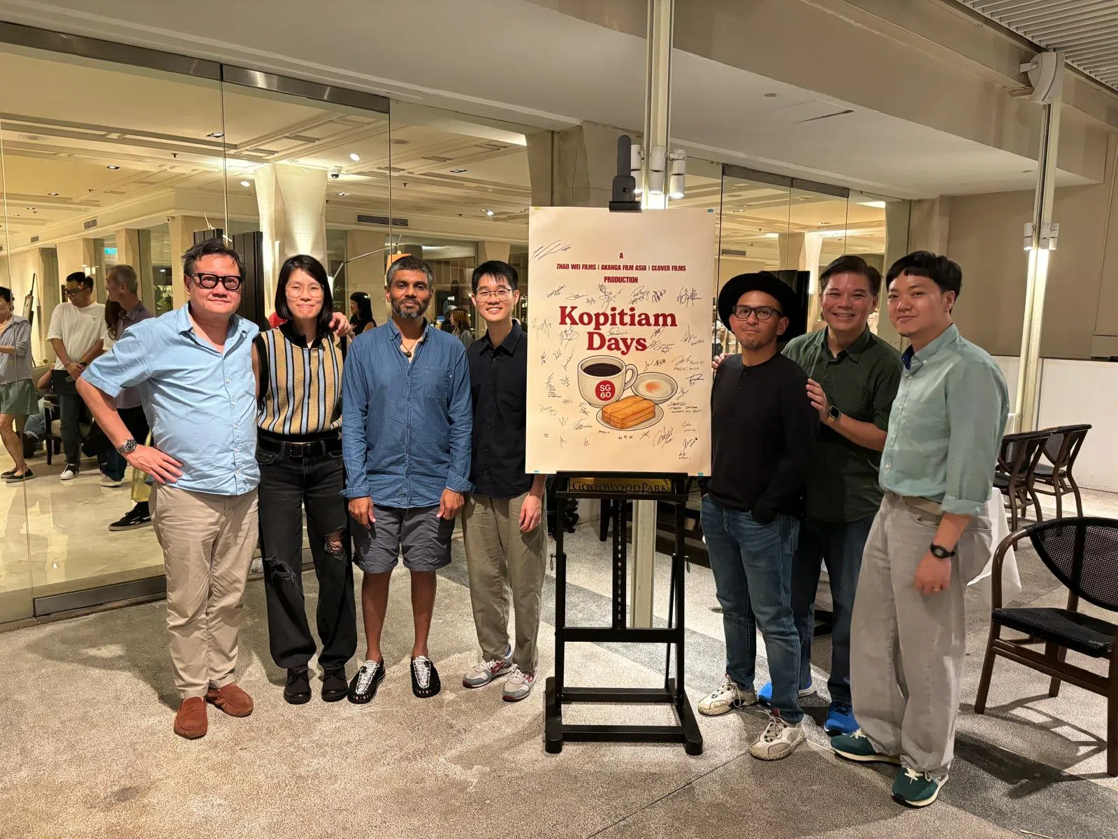 《情牵咖啡店》主创团队监制邱金海（左起）和导演陈思攸、Don Aravind、林骏先、Raihan Halim、王国燊和杨修华。（Clover Films提供）