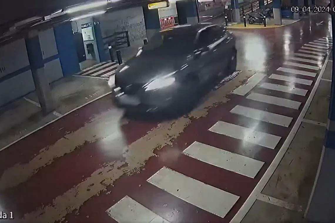 西班牙警方调阅闭路电视画面，发现死者死前一天被一辆汽车载走。警方追踪这辆汽车的下落，最终逮捕涉案男子。（取自西班牙国民警卫队社媒X）