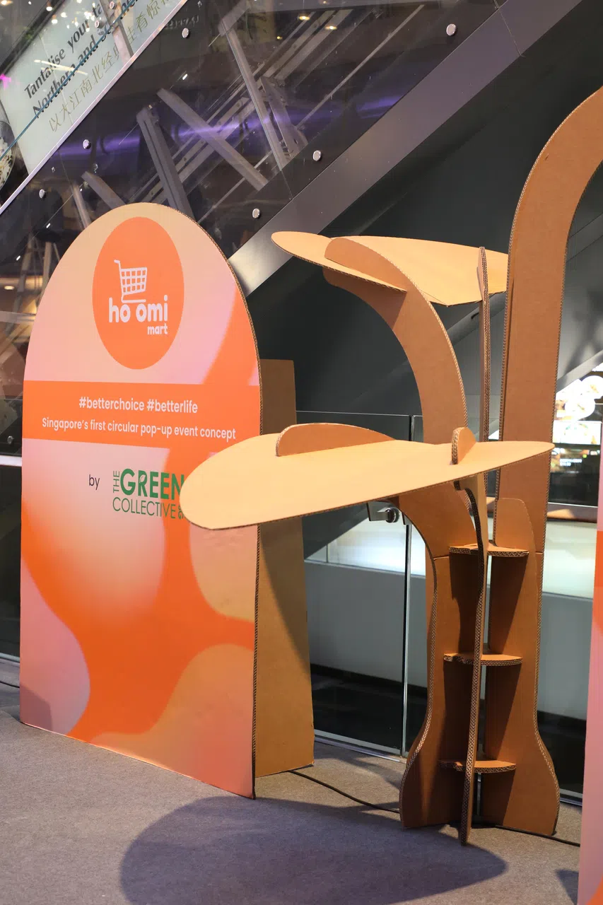 循环永续活动概念hoomimart的第一场活动选用纸皮制成，可重复使用的布景装置。（陈心媛摄）