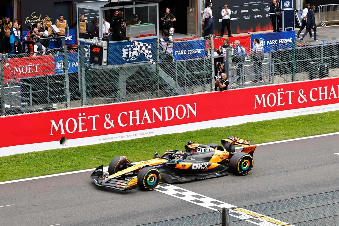 皮亚斯特里以1小时25分22秒601的成绩冲线，夺得个人赛季第六冠。（法新社）