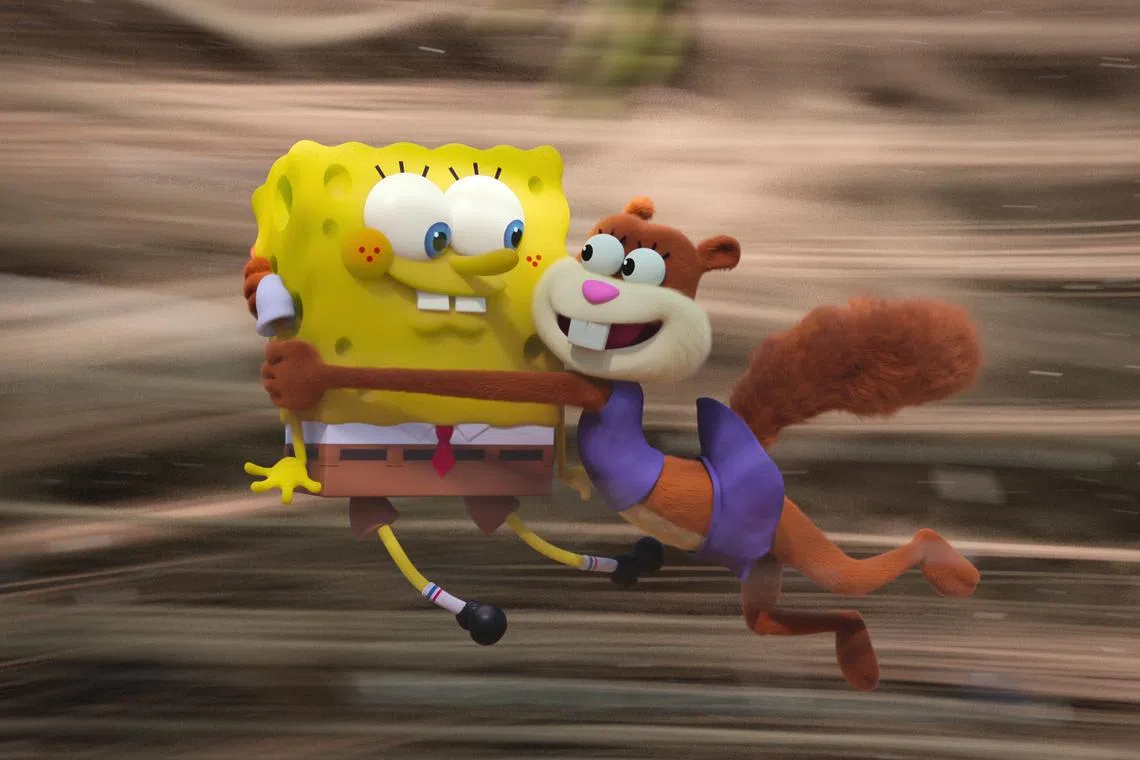 珊迪奇克斯（右）和海绵宝宝一起拯救比奇堡。（Netflix提供）