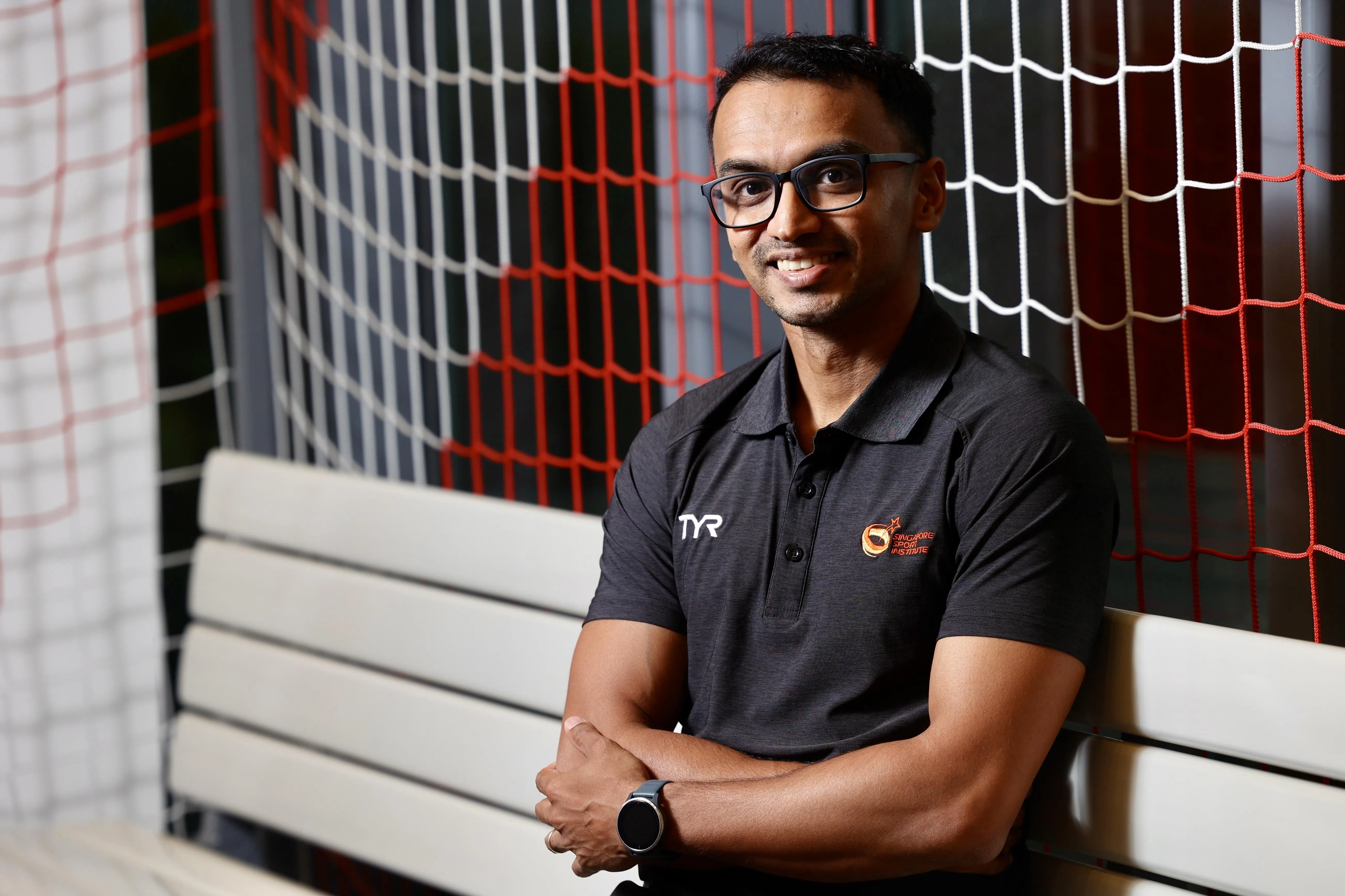 约瑟夫过去最高纪录是同时间和十个不同项目的运动员合作。（郑一鸣摄）