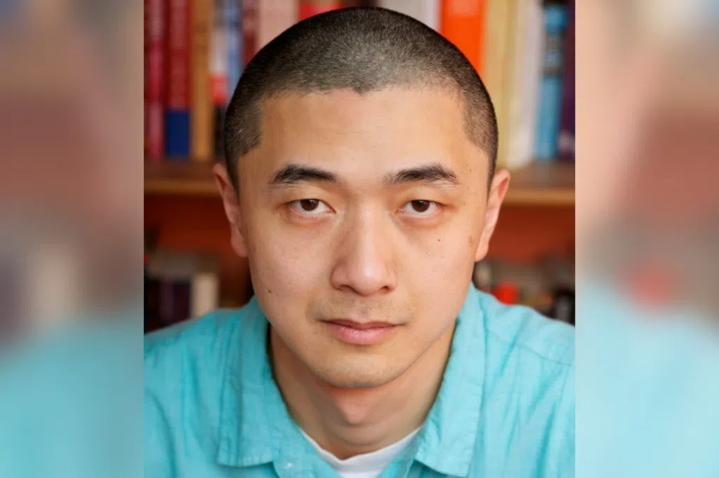 穿梭于多个世界的创作者 走入刘宇昆的文字梦工厂 | 联合早报
