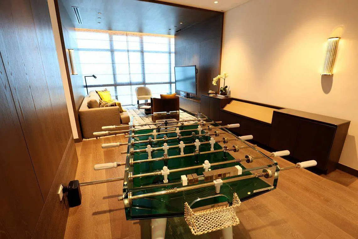 室内空间建筑风格整齐，简洁的线条凸出家具设计美感，由于空间宽敞，主人可以根据自己的喜好随时自由移动家具。（龙国雄摄）