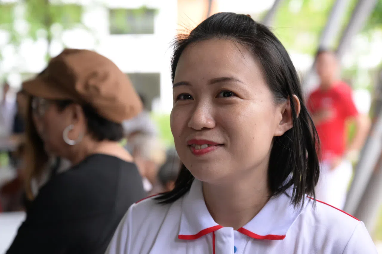 行动党新面孔蔡玮珊是西海岸支部代理主席，但近来频频亮身蔡厝港集选区的活动。（海峡时报）
