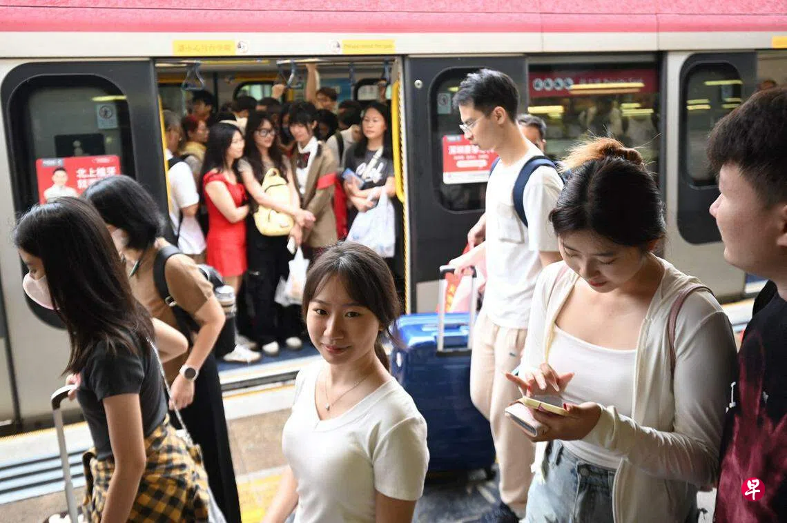 从港澳入境中国大陆居民行李免税额最高达1万5000元人民币| 联合早报