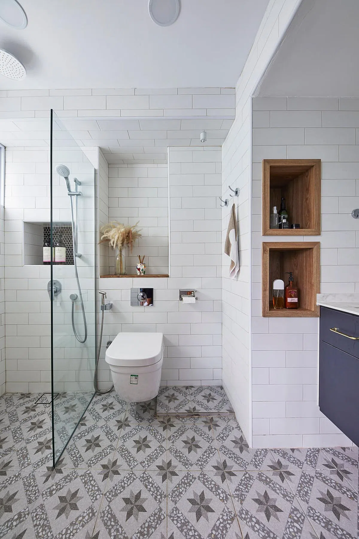 主卧浴室的壁龛十分可爱。