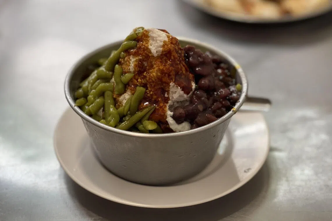 “一家人”的人气煎蕊香醇爽口。（黄靖晶摄）