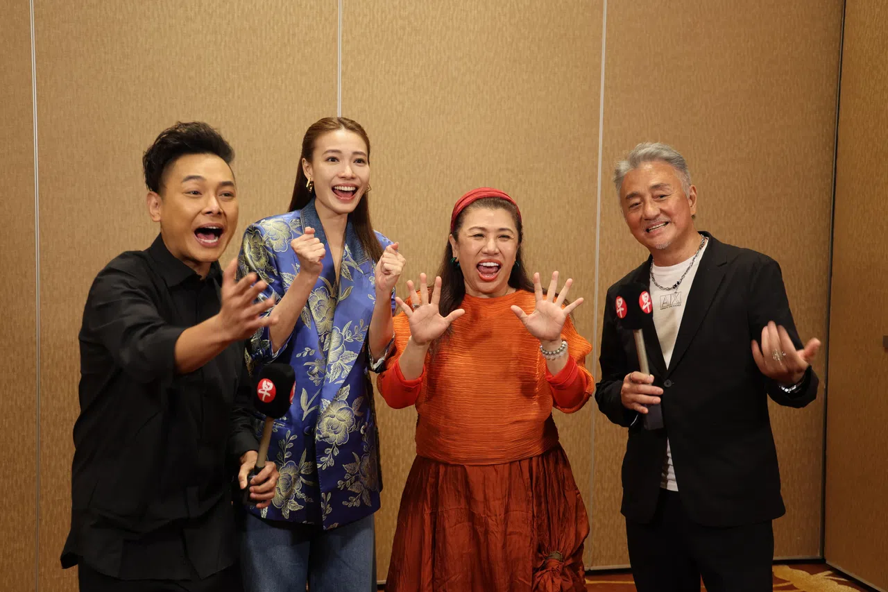 廖永谊（左起）今年初与姚懿珊、刘玲玲、吴岱融等宣传电影《小贩之王》。（档案照片）