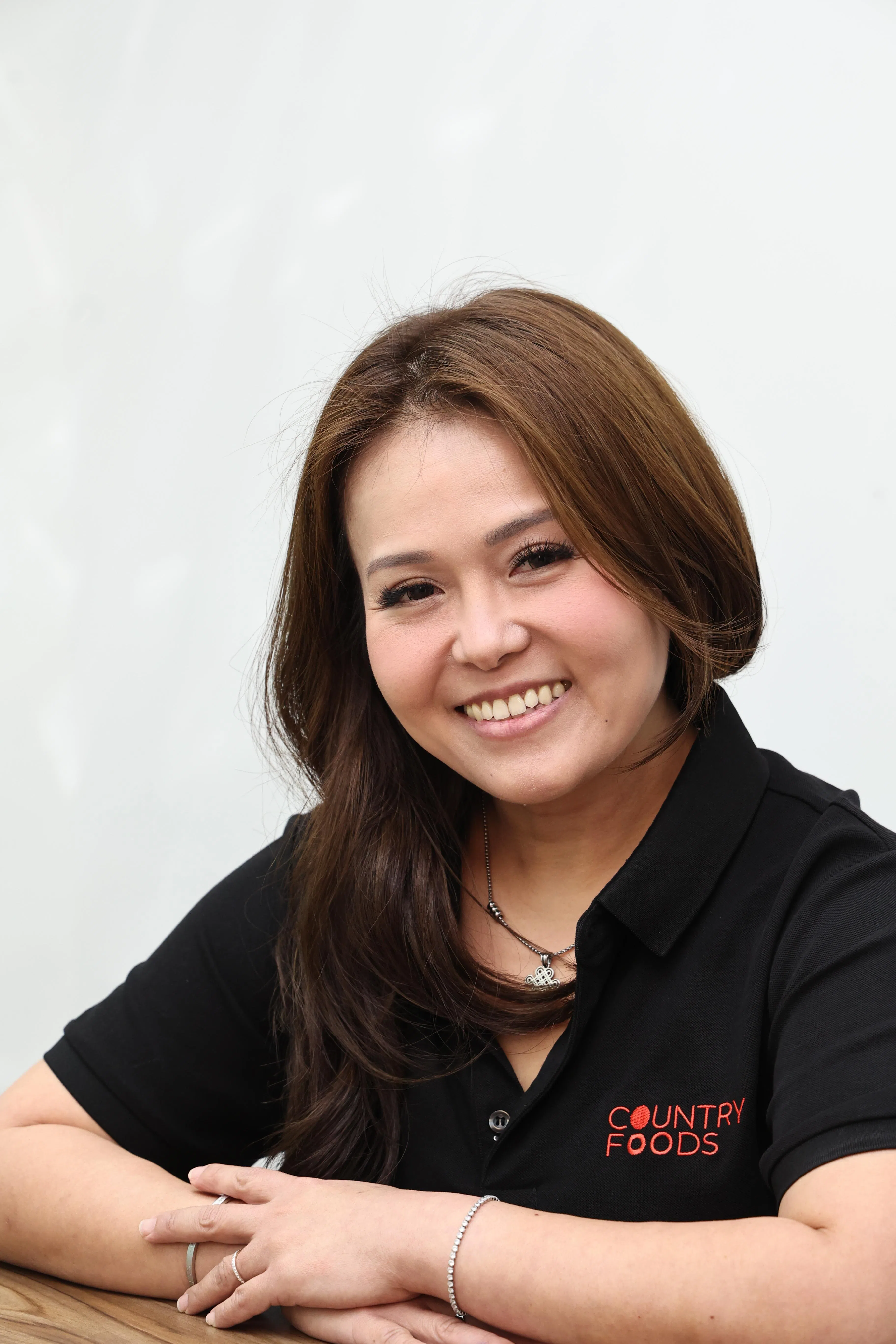 Country Foods仓储部负责人郭玮霖说，新监测平台帮她更从容地将集装箱的货物转移到仓库。（周国威摄）