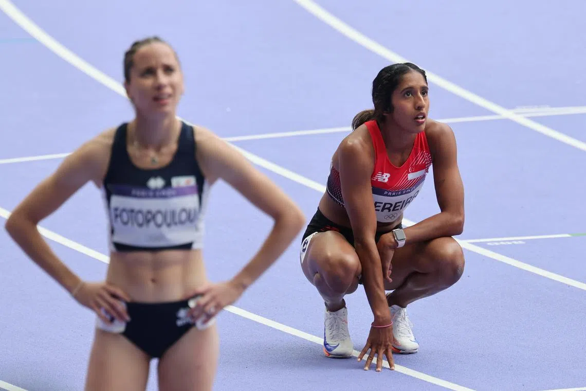 珊蒂（右）以23秒21的成绩，在200米首圈赛第五组中排名第八。（谢智扬摄）