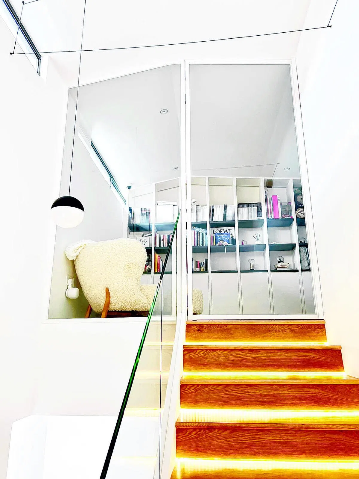 楼上的这个空间被打造成极为温馨的书房。（王冠逸提供）