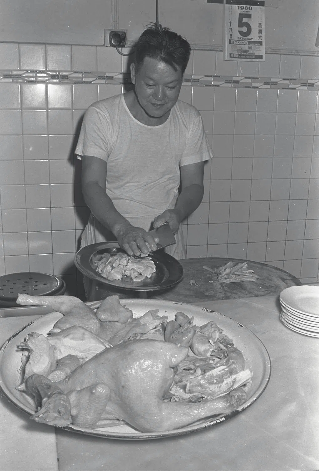 瑞记鸡饭精选的鸡只现宰现煮，也售卖新鲜处理的鸡肠及其他内脏。（档案照片）