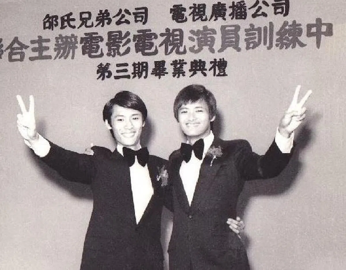 余家伦与周润发。（受访者提供）