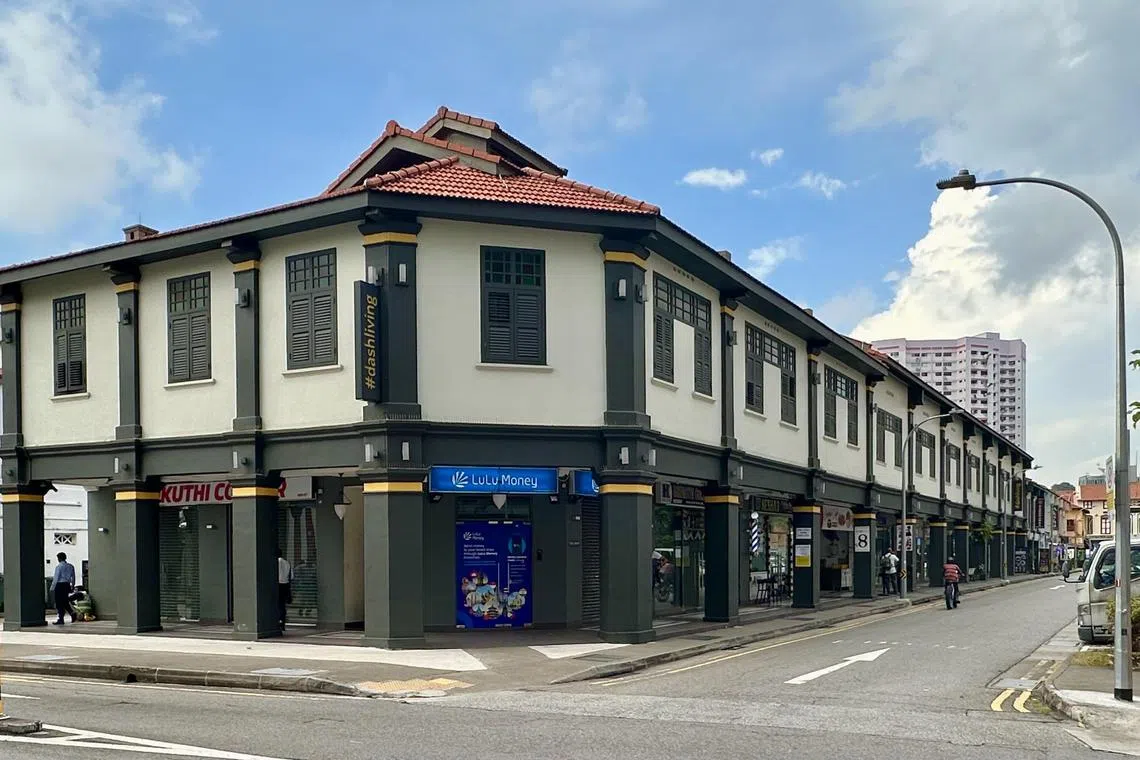 坐落于小印度柏利利奥巷22号的酒店有68间客房，由12个相连的受保留双层店屋组成。（第一太平戴维斯提供）