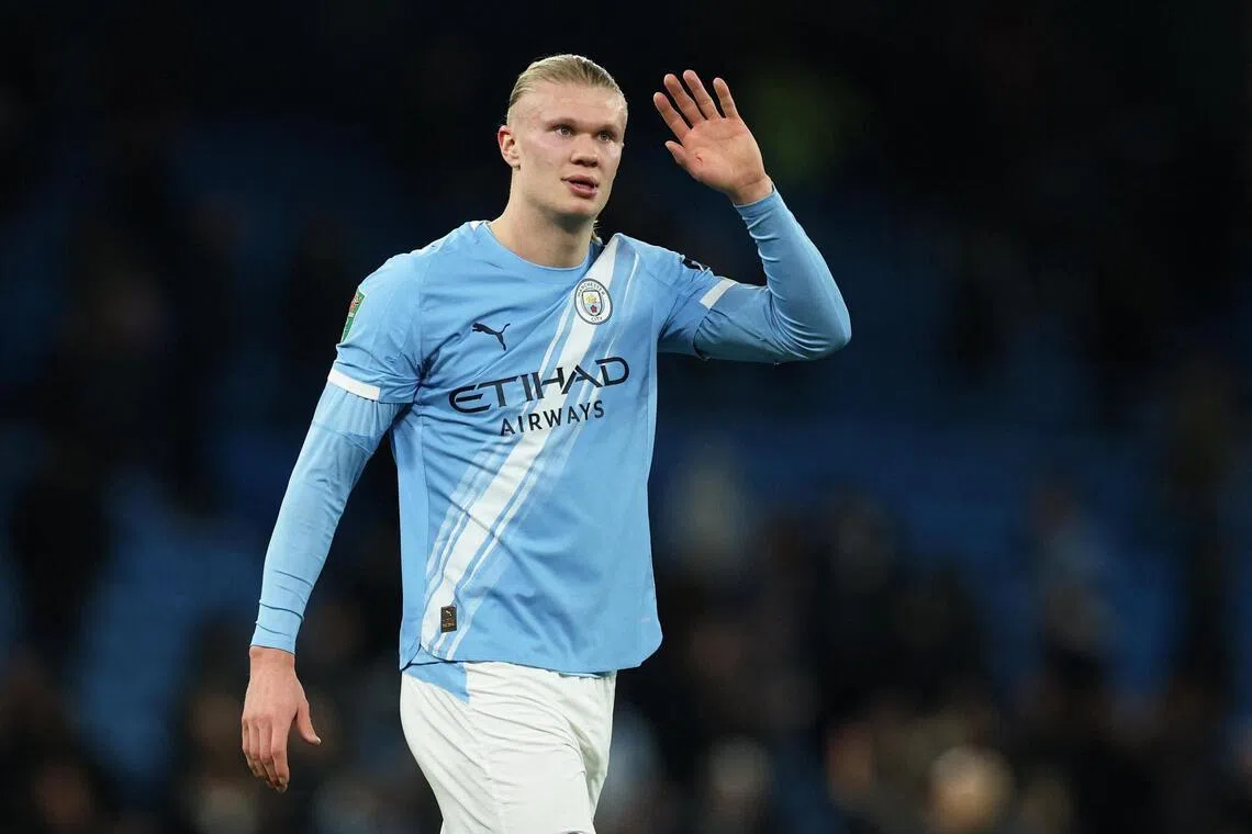 曼市主帅瓜迪奥拉不愿确定近期状态下滑的首席前锋哈兰德，是否会在对垒利物浦的联赛中重回首发。（路透社）