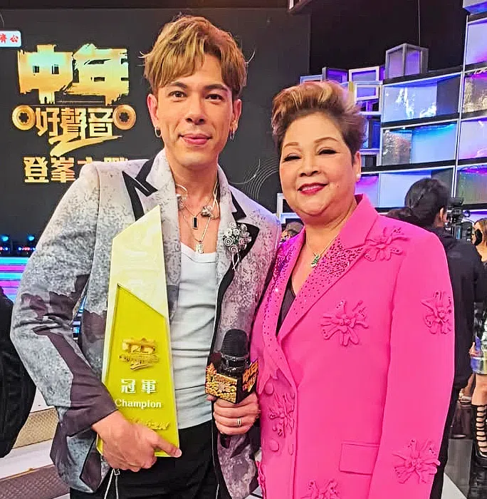 肥妈（右）说，古淖文（左）在《中年好声音2》中，以最后一首歌大反超夺冠。（取自艺人IG）