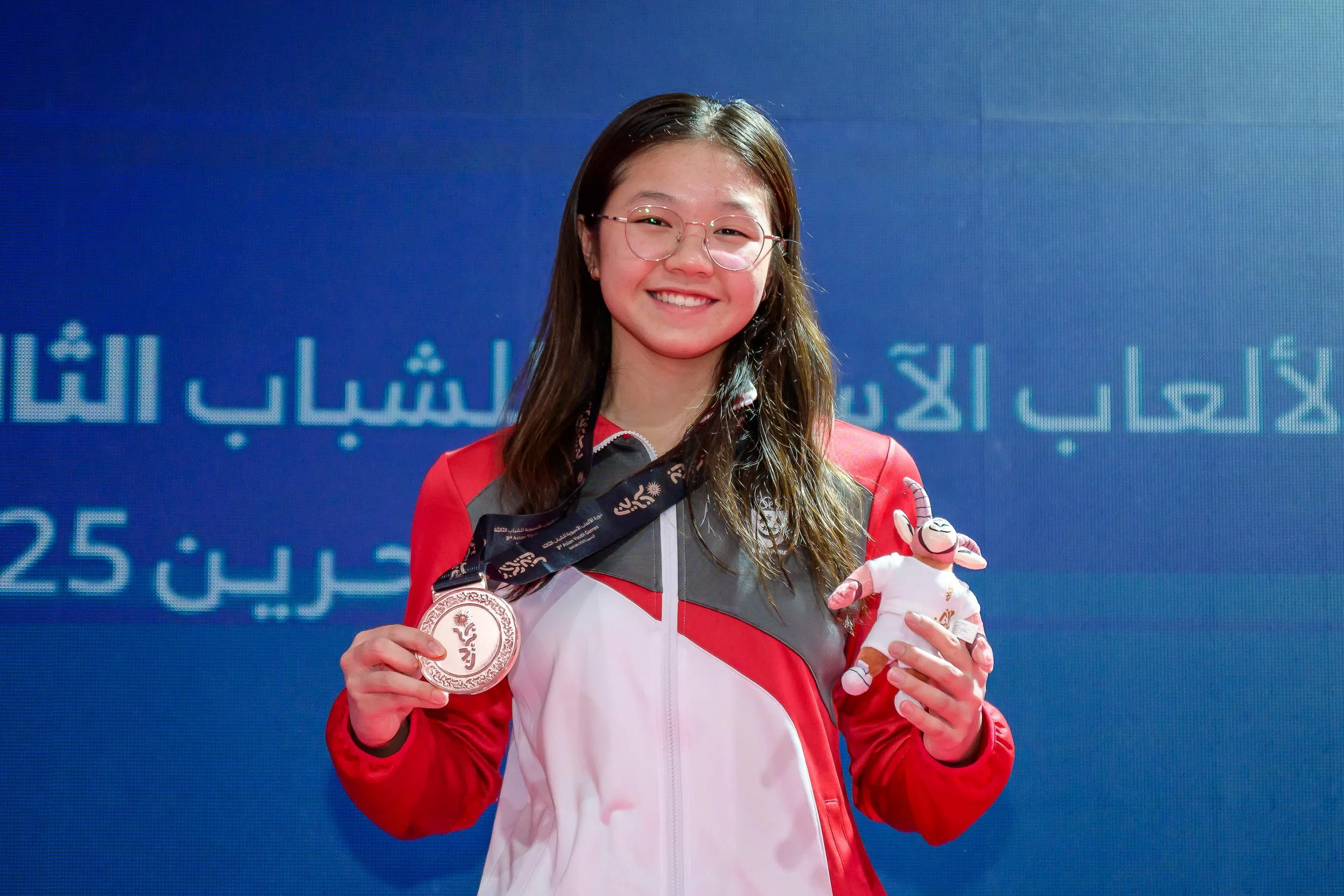 杨宇欣在星期一的女子100米蝶泳收获铜牌，是我国代表队本次巴林之行赢得的第二枚铜牌。（全国奥理会提供）