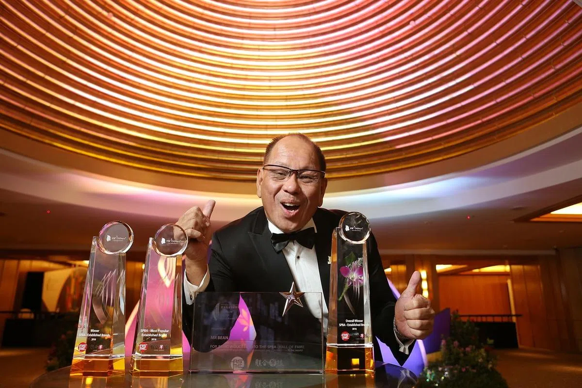 在第15届新加坡金字品牌奖，豆先生在成名品牌奖的组别获得大满贯，不仅是成名品牌的总冠军和最受欢迎品牌，同时登上荣誉榜。（图/新报业媒体）