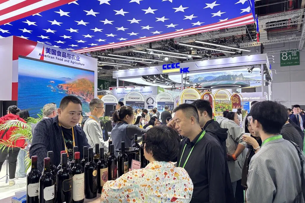 黎康：进博会美国馆一片祥和