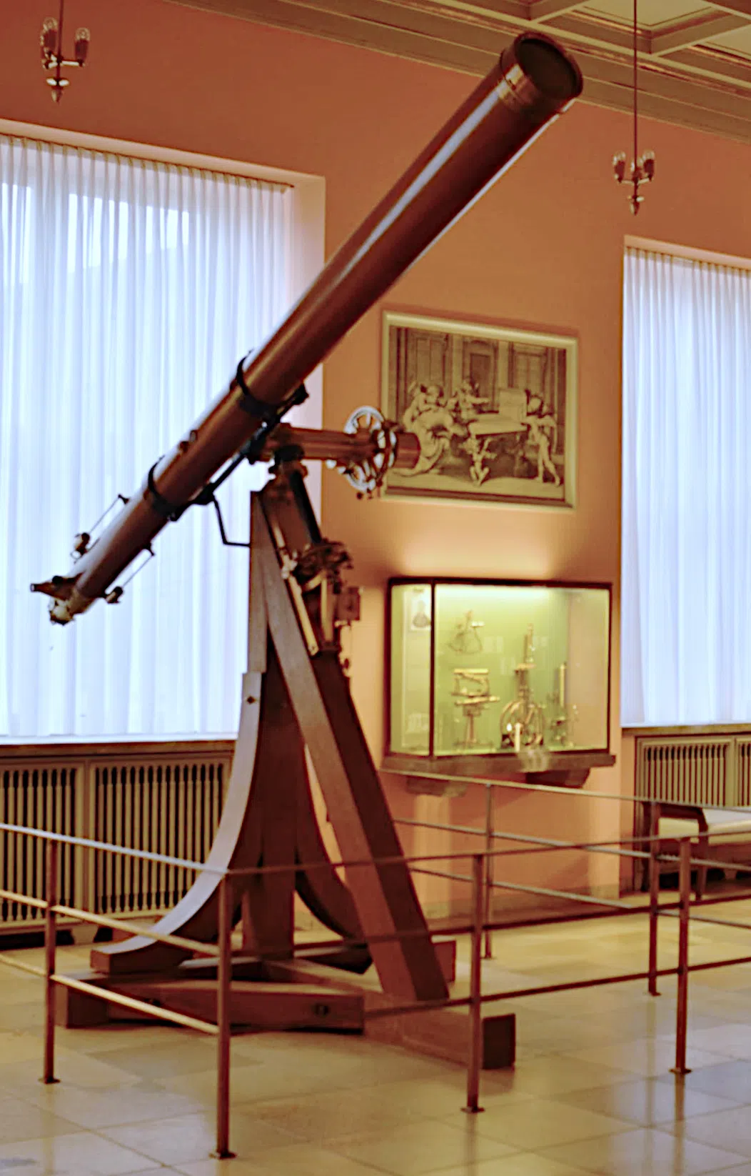 发现海王星的9英寸望远镜，目前收藏在德国慕尼黑德意志博物馆。（维基百科）