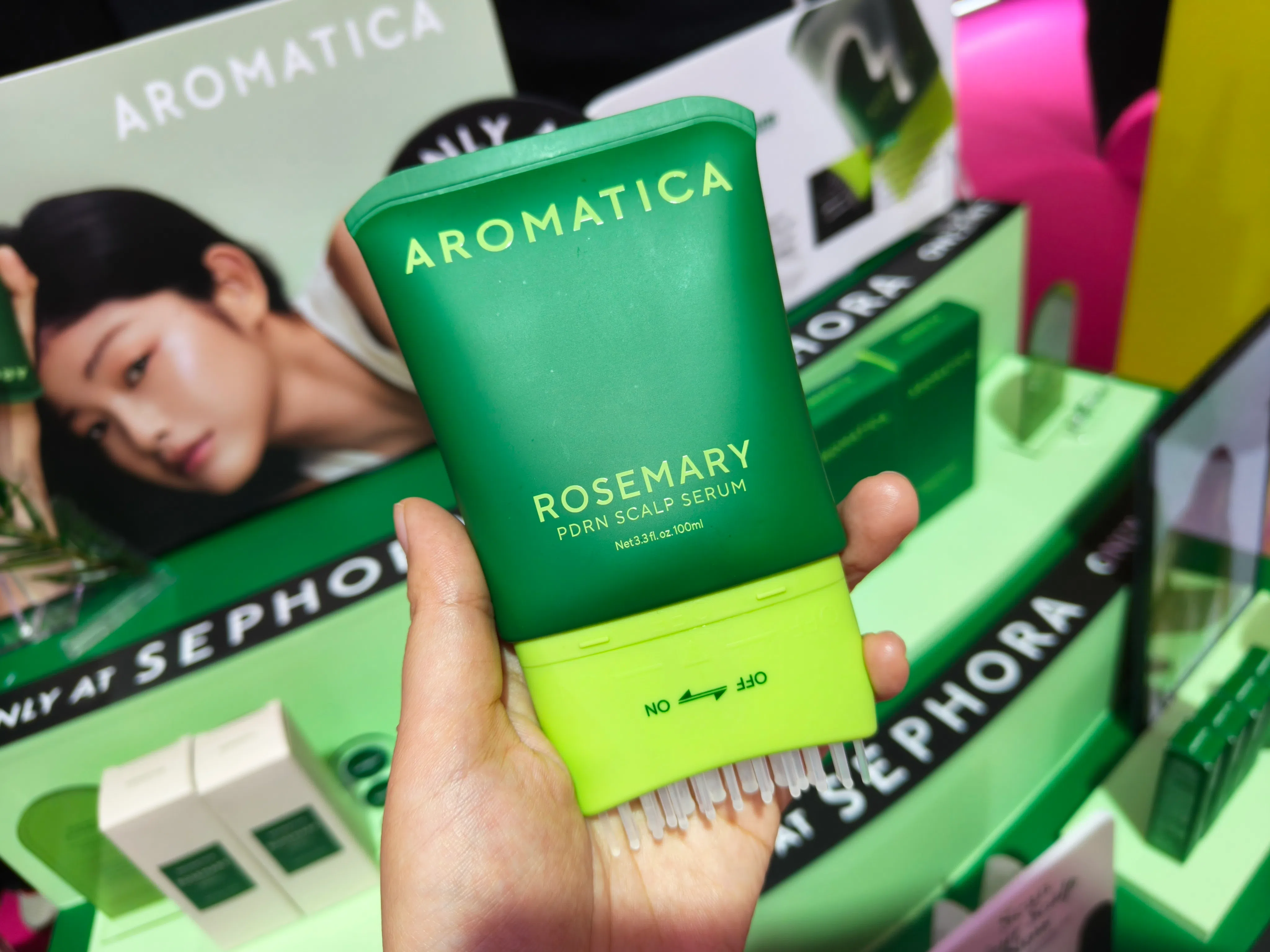 Aromatica Rosemary PDRN免洗头皮精华，旋转按摩头设计巧妙。（李雅歌摄）