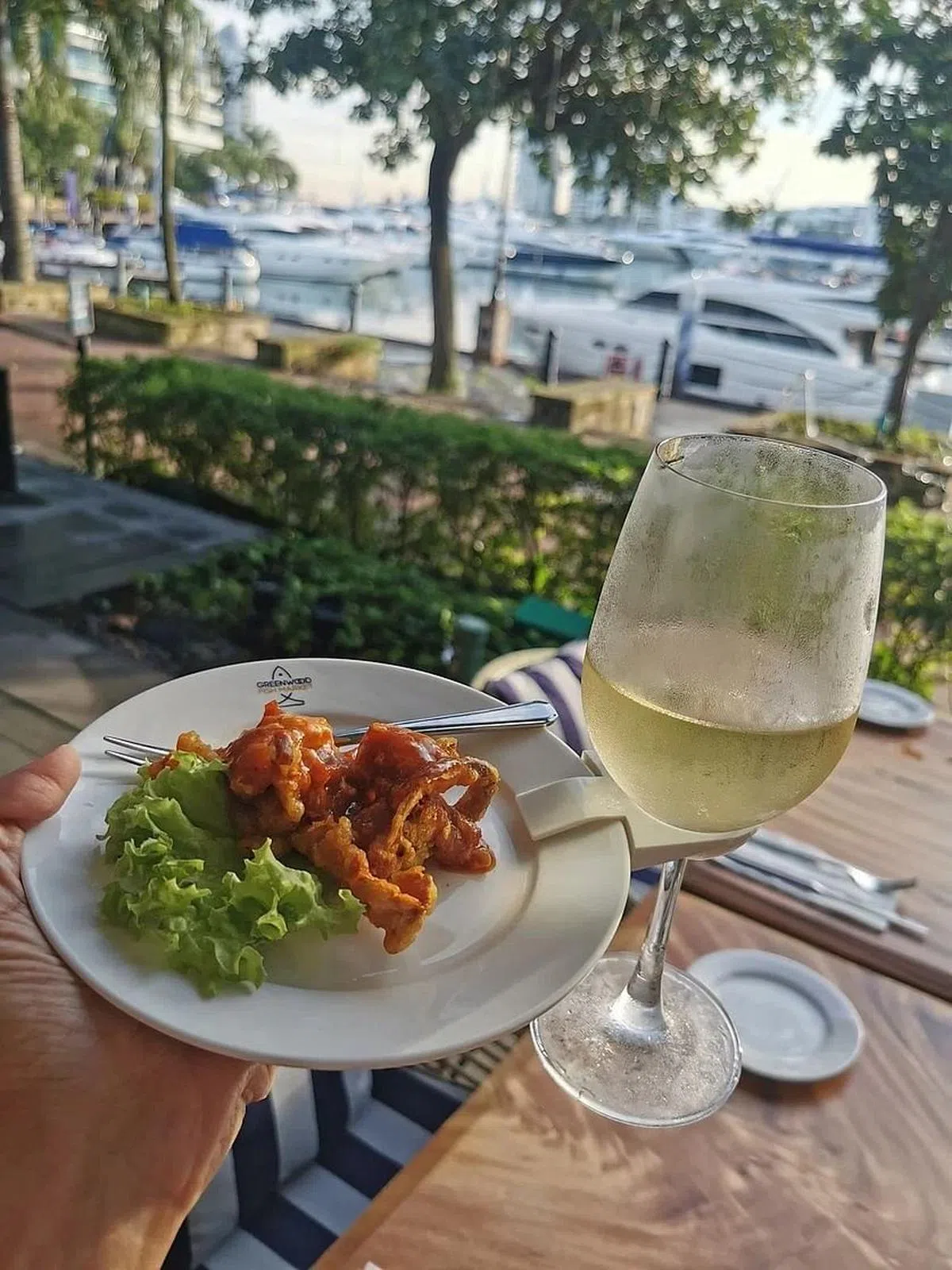 Greenwood Fish Market中式风味辣椒软壳蟹。（陈爱薇摄）