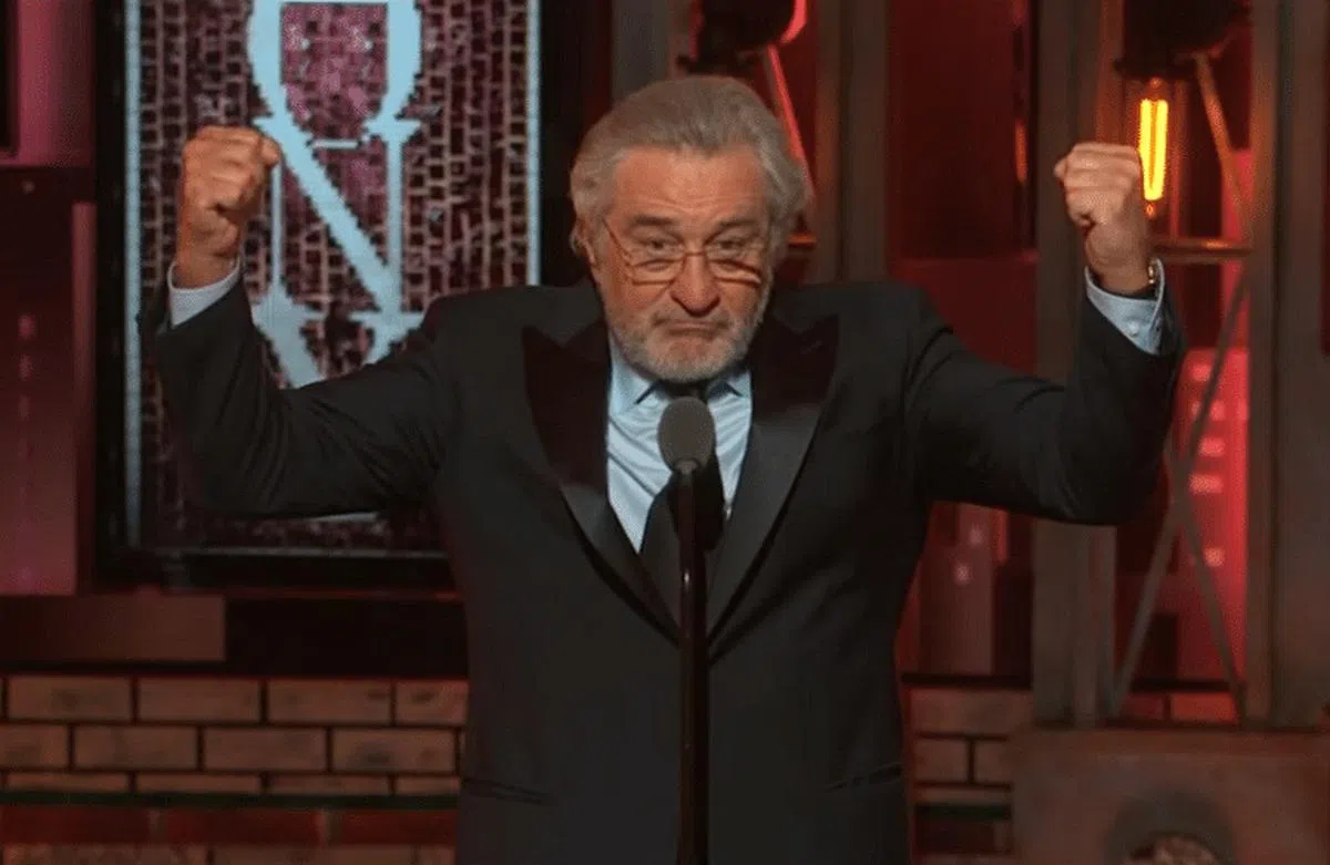 Robert De Niro在“东尼奖”颁奖礼上爆粗口骂特朗普。（视频翻拍）