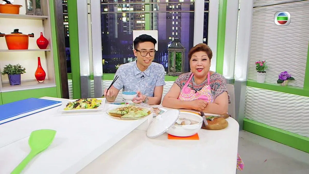 肥妈玛利亚携手陆浩明做美食节目，强打“便宜牌”。（节目照）