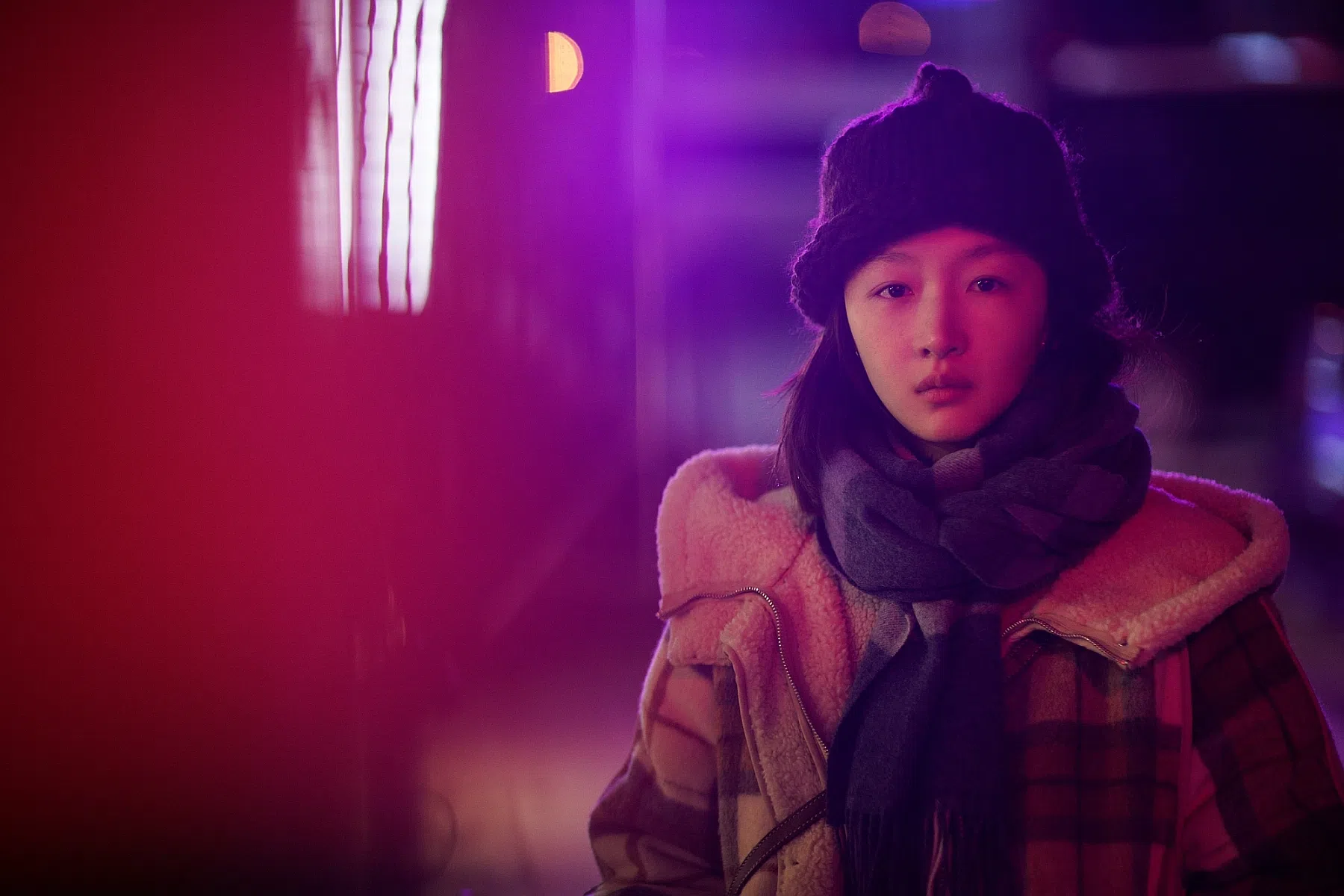 “三金影后”周冬雨为电影《燃冬》第一次来新加坡造势助阵。（嘉华提供）